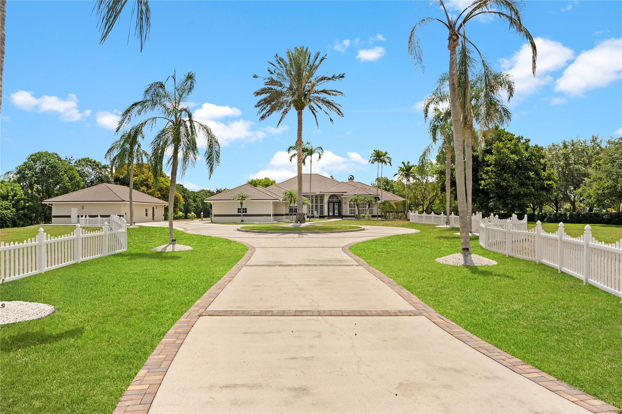 FLAMINGO GROVES - Residential