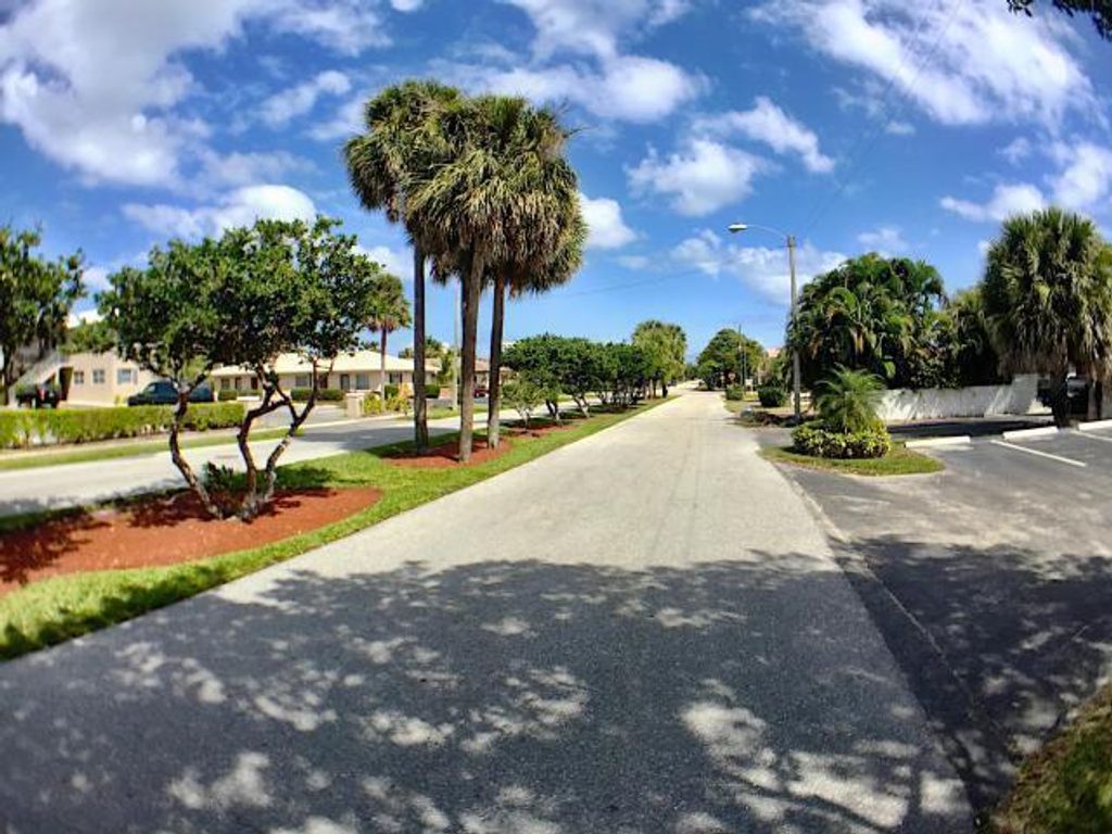 Photo of 660 Glouchester Street #105, Boca Raton, FL 33487 (MLS # B26021288)