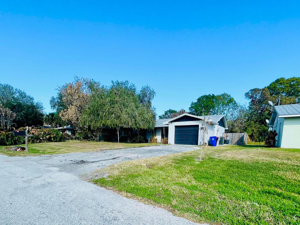 Photo of 186 23rd Avenue, Vero Beach, FL 32962 (MLS # R11167030)