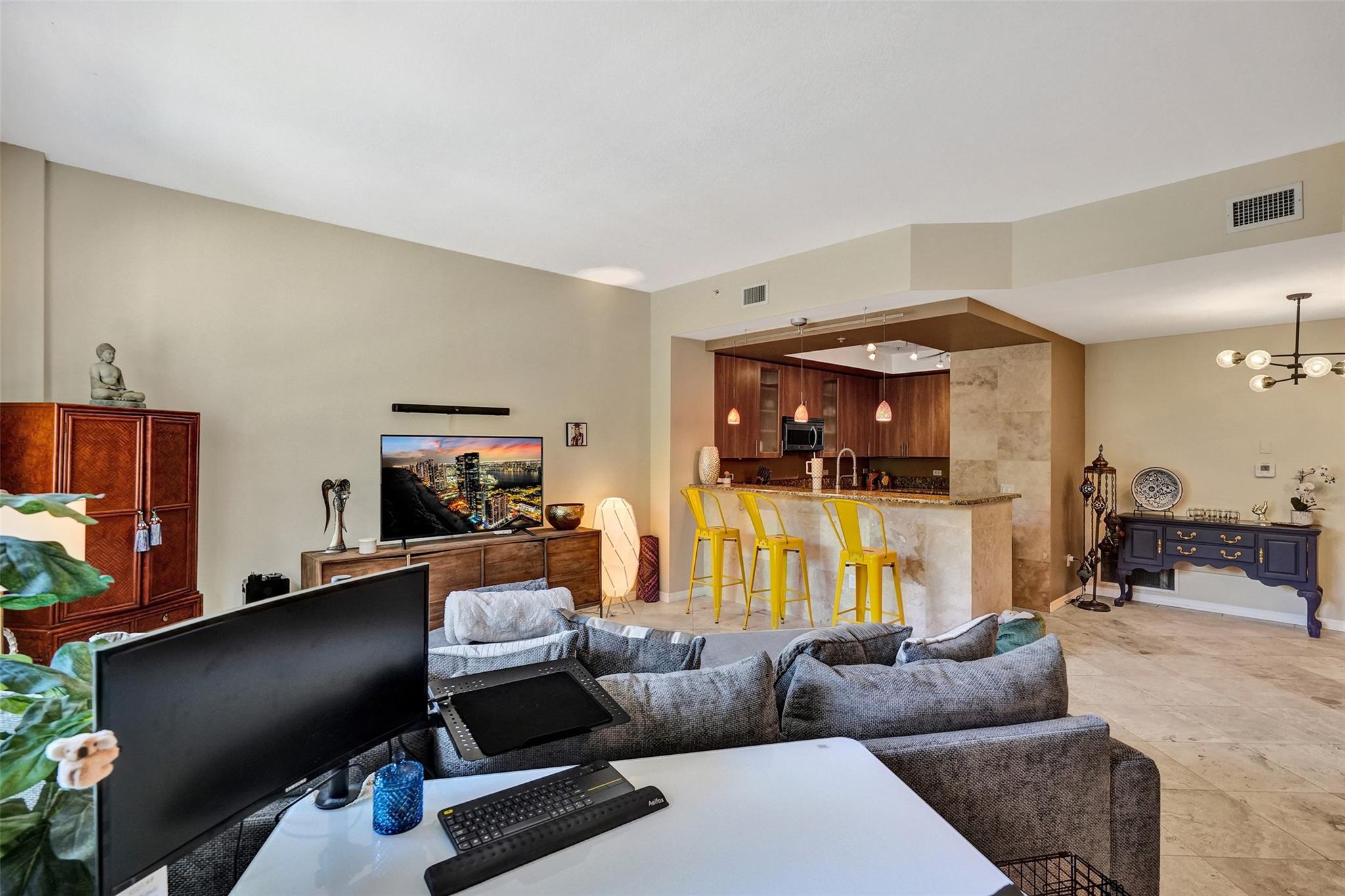 2601 NE 14th Ave 104
