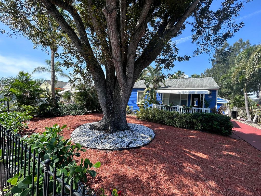 Photo of 1111 N K Street, Lake Worth Beach, FL 33460 (MLS # R11066361)