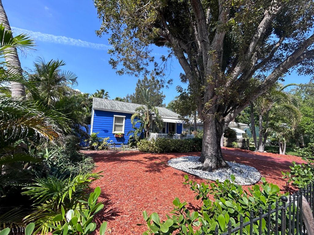 Photo of 1111 N K Street, Lake Worth Beach, FL 33460 (MLS # R11066361)