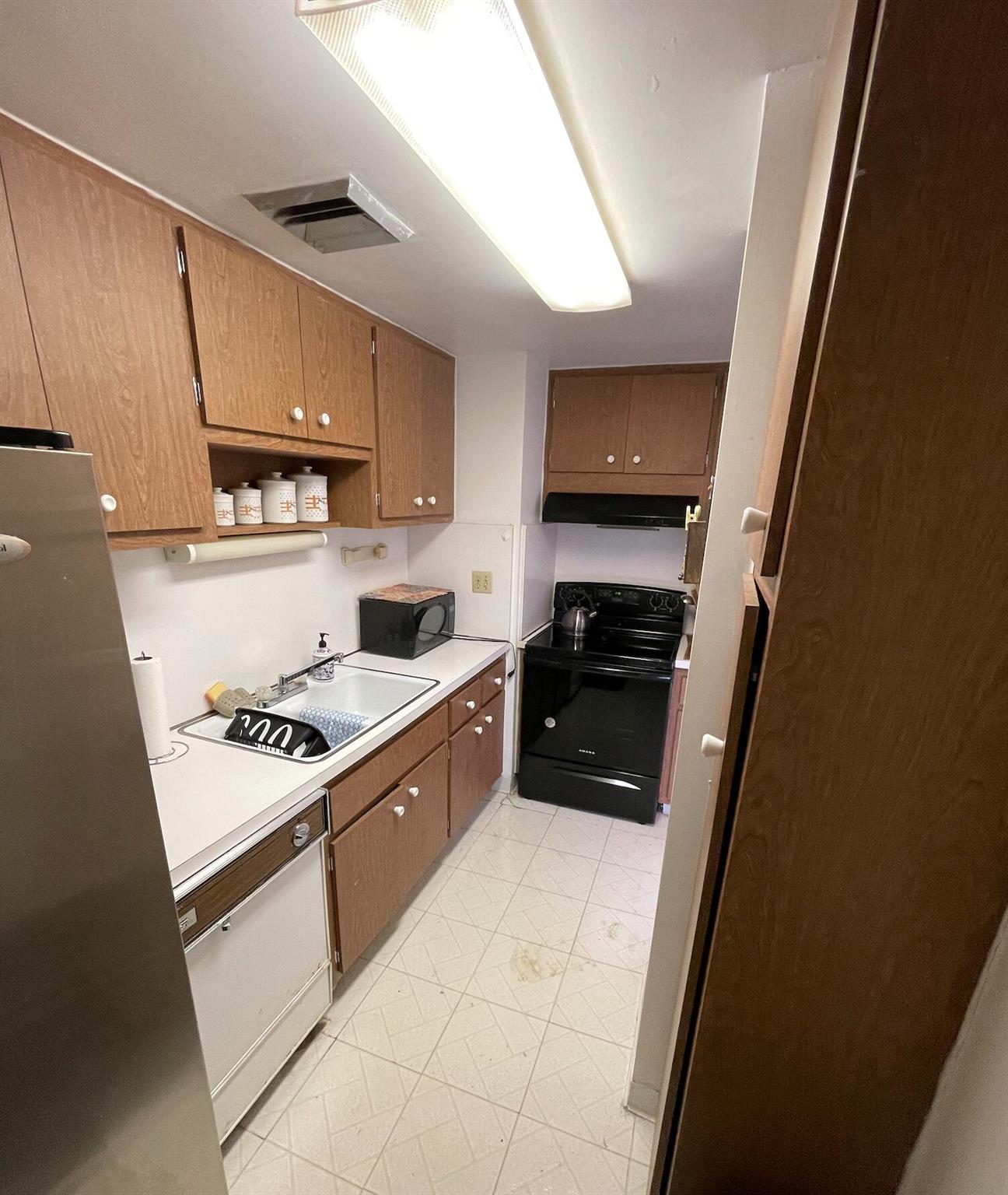 CLIPPER CONDO NO 1 - Residential Lease