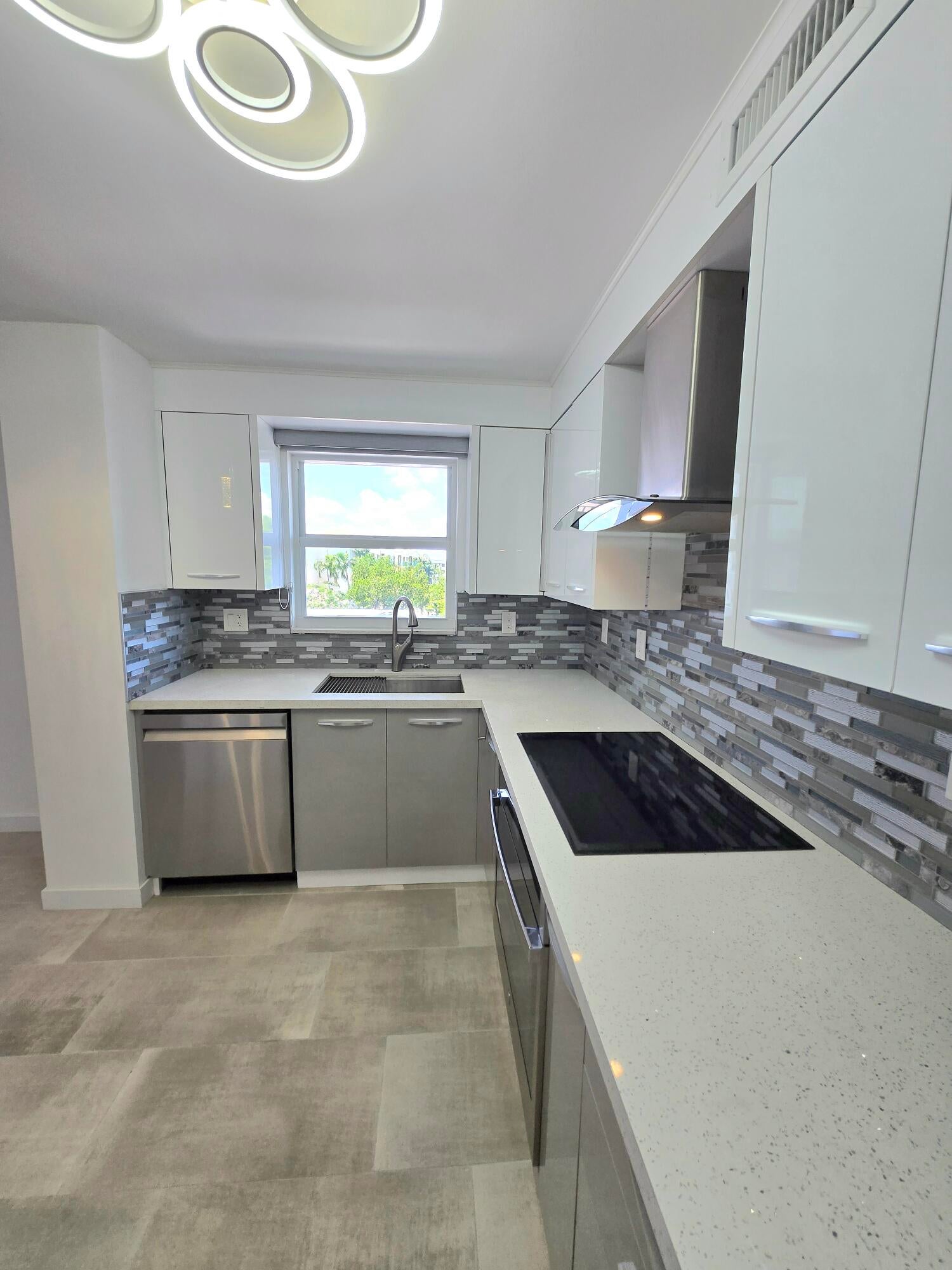 137 GOLDEN ISLES Drive 414
