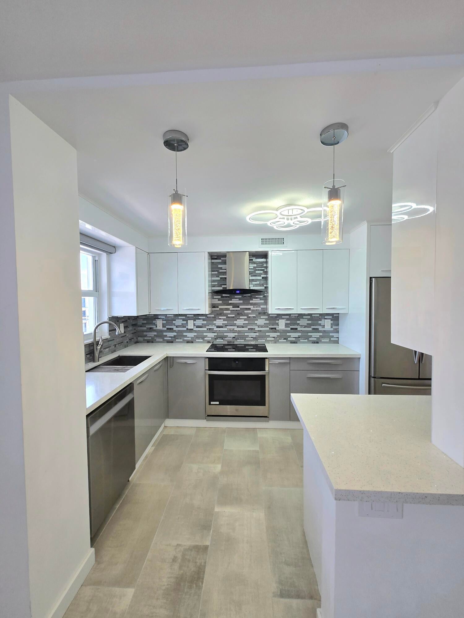 137 GOLDEN ISLES Drive 414