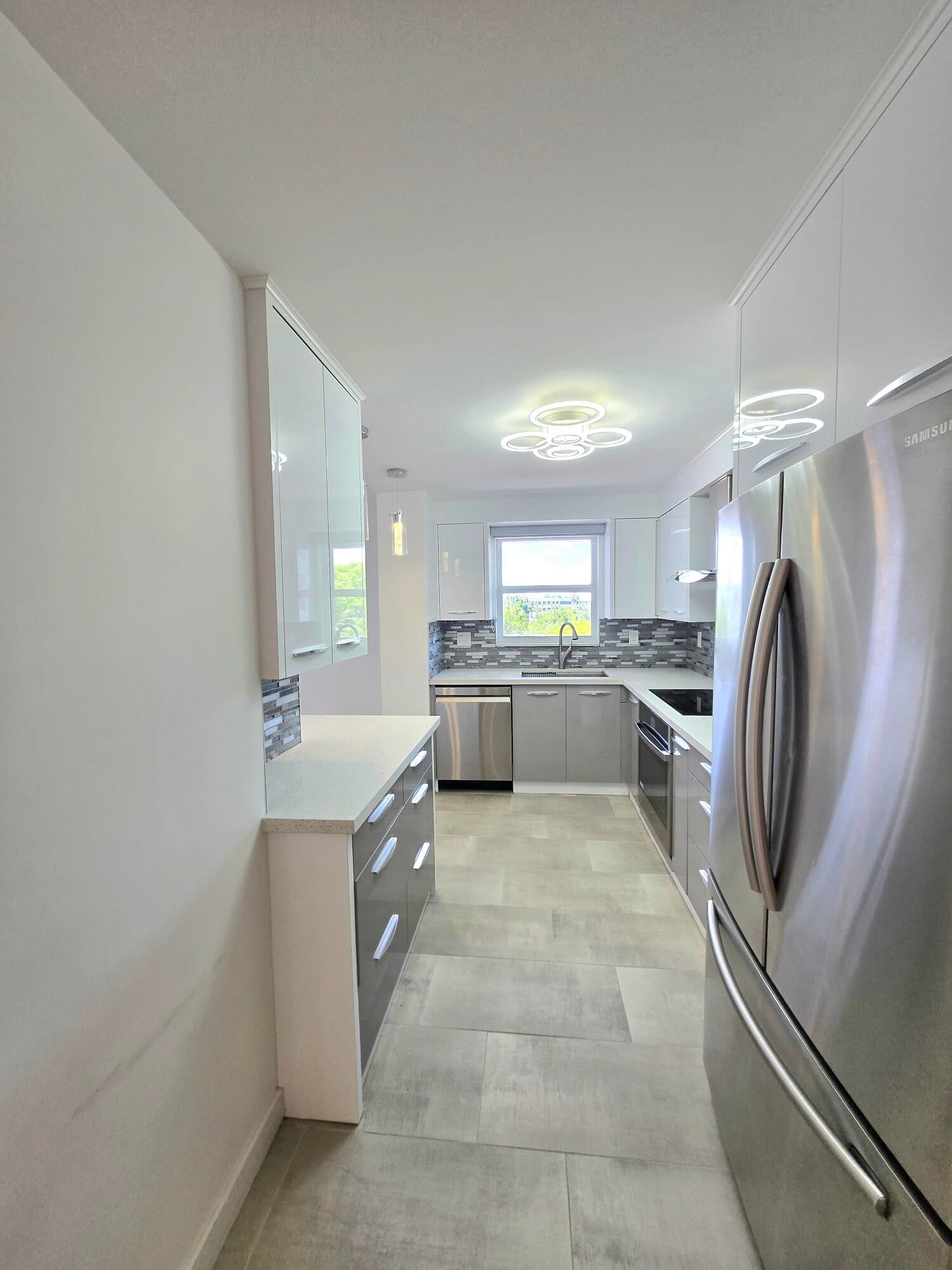 137 GOLDEN ISLES Drive 414