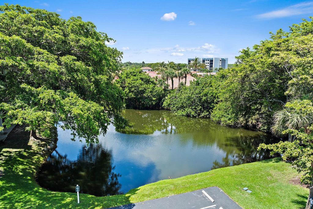 Photo of 1605 S Us Highway 1 #E203, Jupiter, FL 33477 (MLS # R11015628)