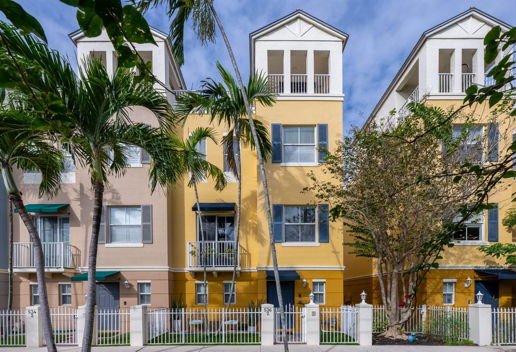 Photo of 536 NE 7th Avenue #Unit 2, Fort Lauderdale, FL 33301 (MLS # B26093999)