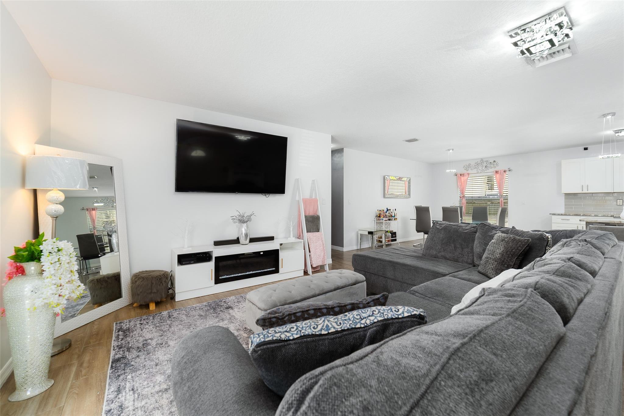 317 Swain Blvd