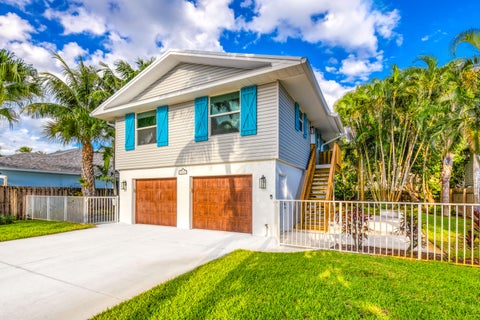 Photo of 1116 HERNANDO Street, Fort Pierce, FL 34949 (MLS # B26083084)