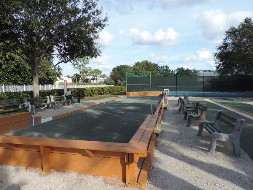 LITTLE CLUB CONDO THE - Residential