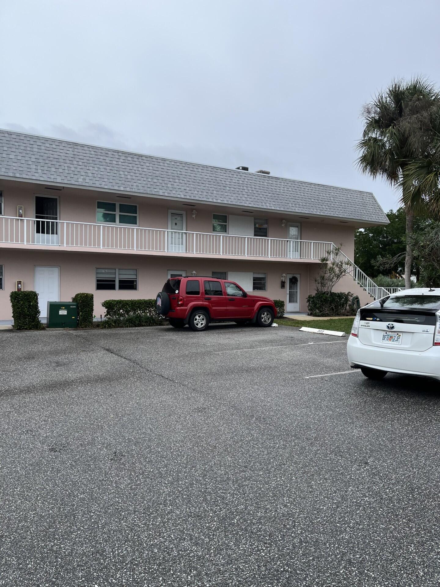 LITTLE CLUB CONDO THE - Residential