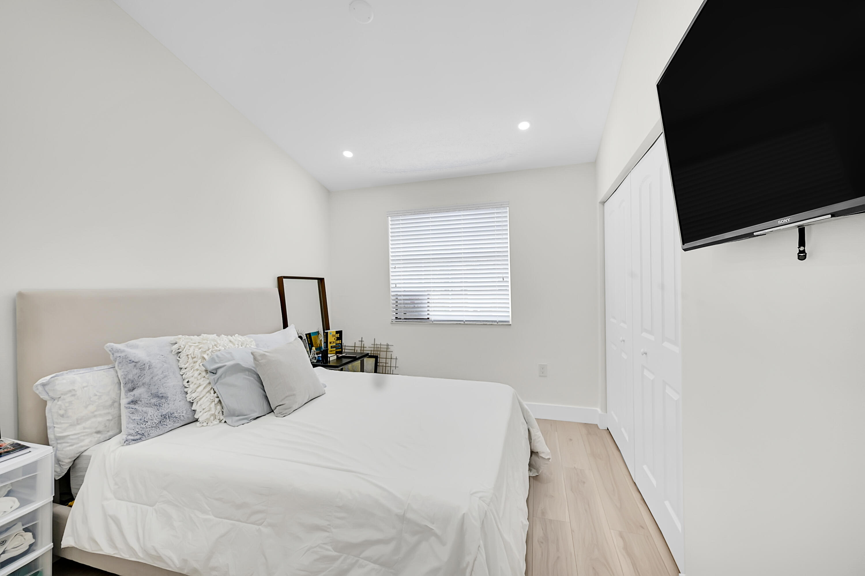 PLEASANT LAKES - Residential