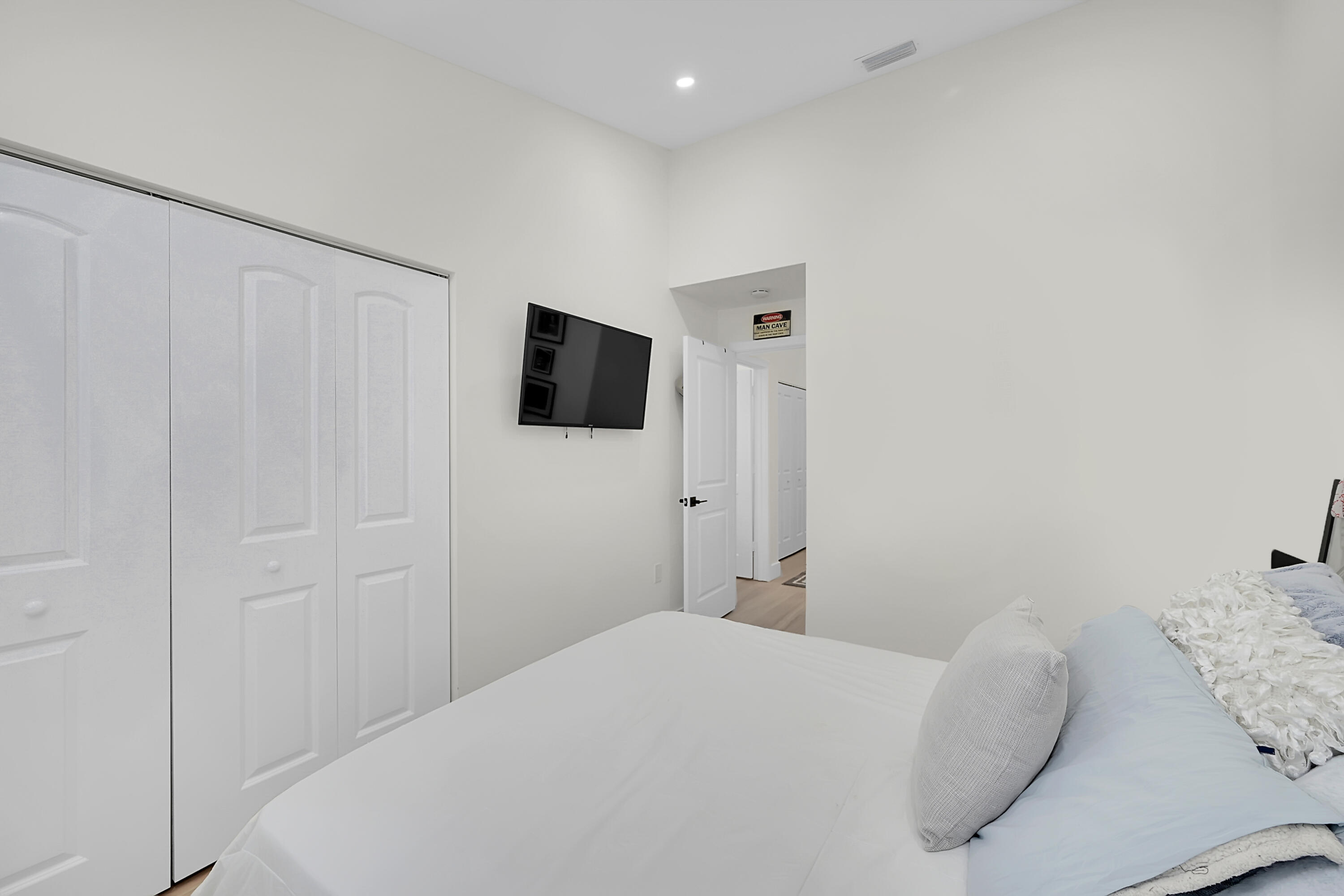 PLEASANT LAKES - Residential