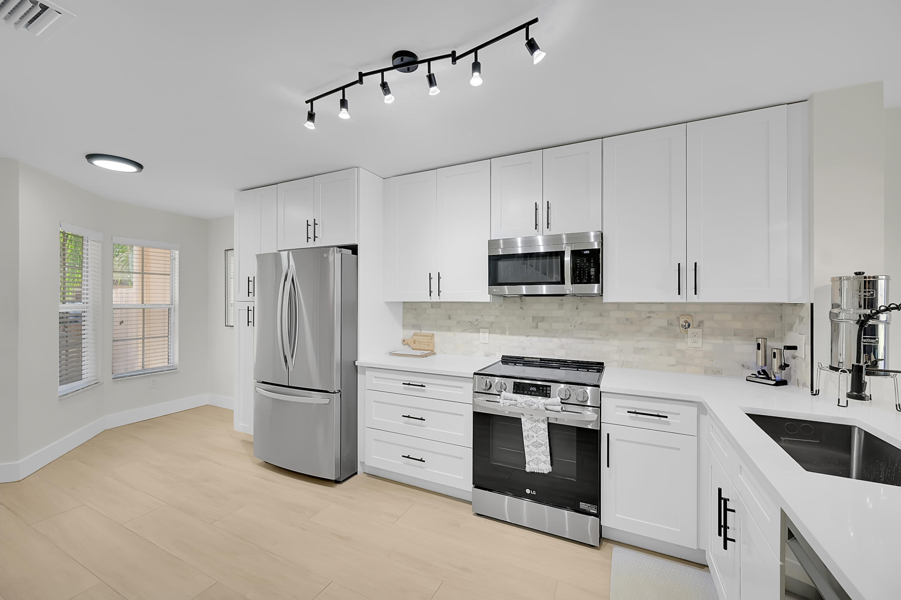 PLEASANT LAKES - Residential