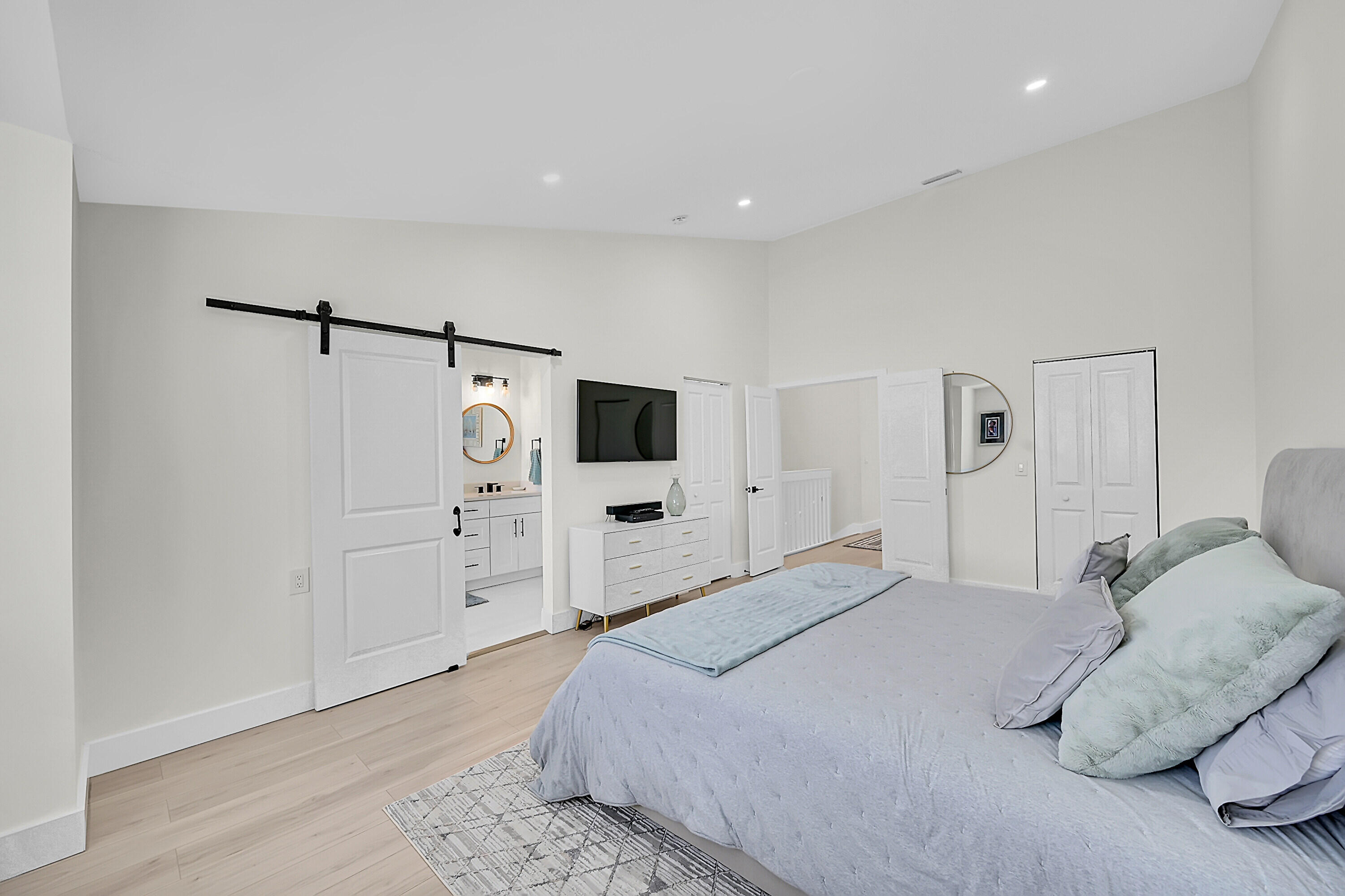 PLEASANT LAKES - Residential