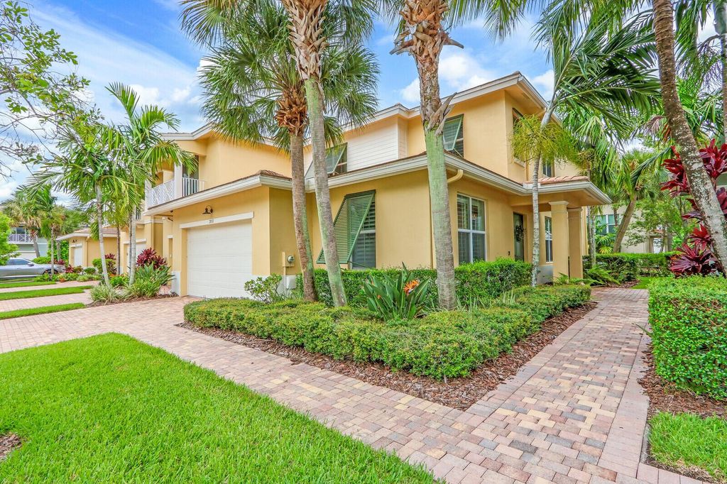 Photo of 2032 Chelsea Place, Palm Beach Gardens, FL 33418 (MLS # R10897850)