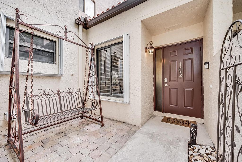 Photo of 15 S Via De Casas Sur #102, Boynton Beach, FL 33426 (MLS # R11063992)