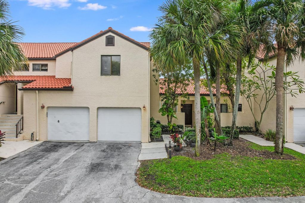 Photo of 15 S Via De Casas Sur #102, Boynton Beach, FL 33426 (MLS # R11063992)