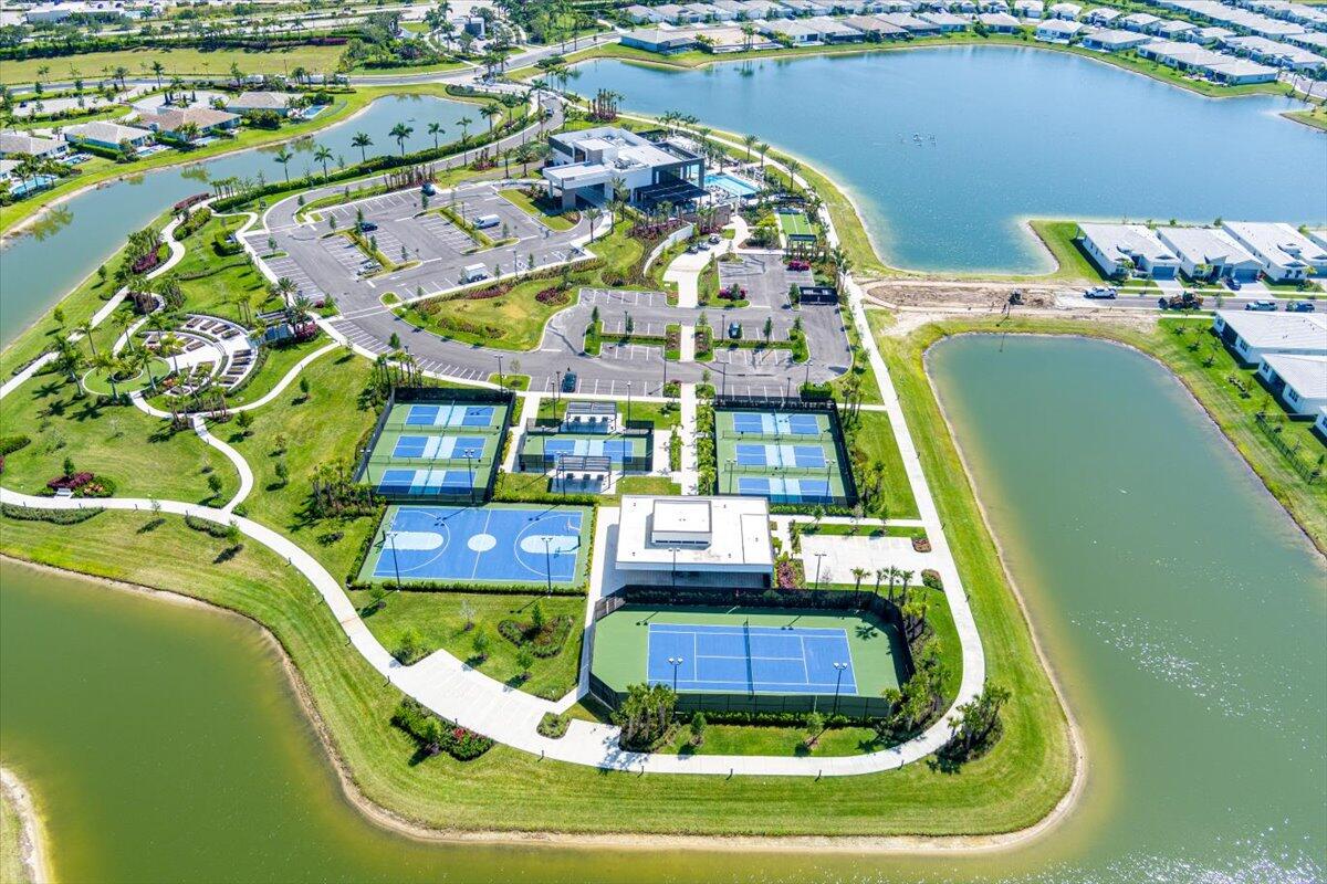 TELARO AT SOUTHERN GROVE - Residential