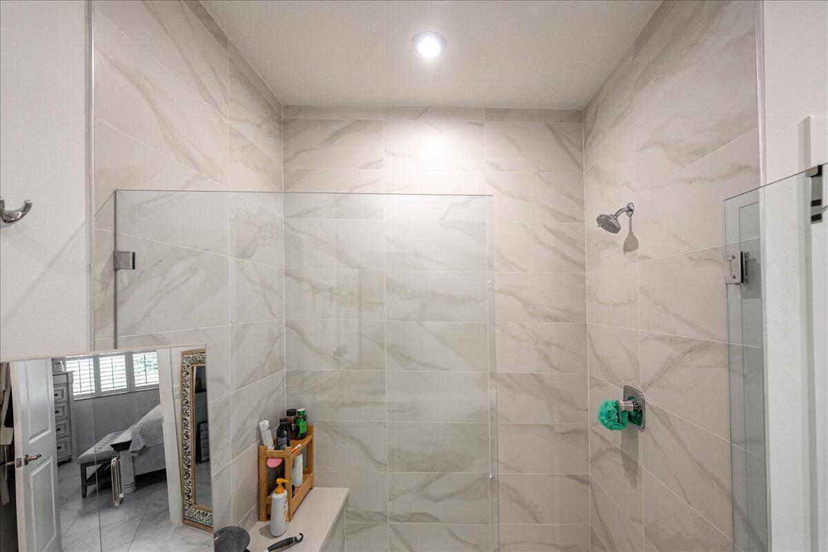 TELARO AT SOUTHERN GROVE - Residential