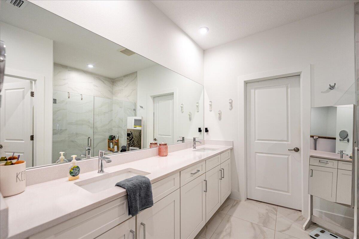 TELARO AT SOUTHERN GROVE - Residential