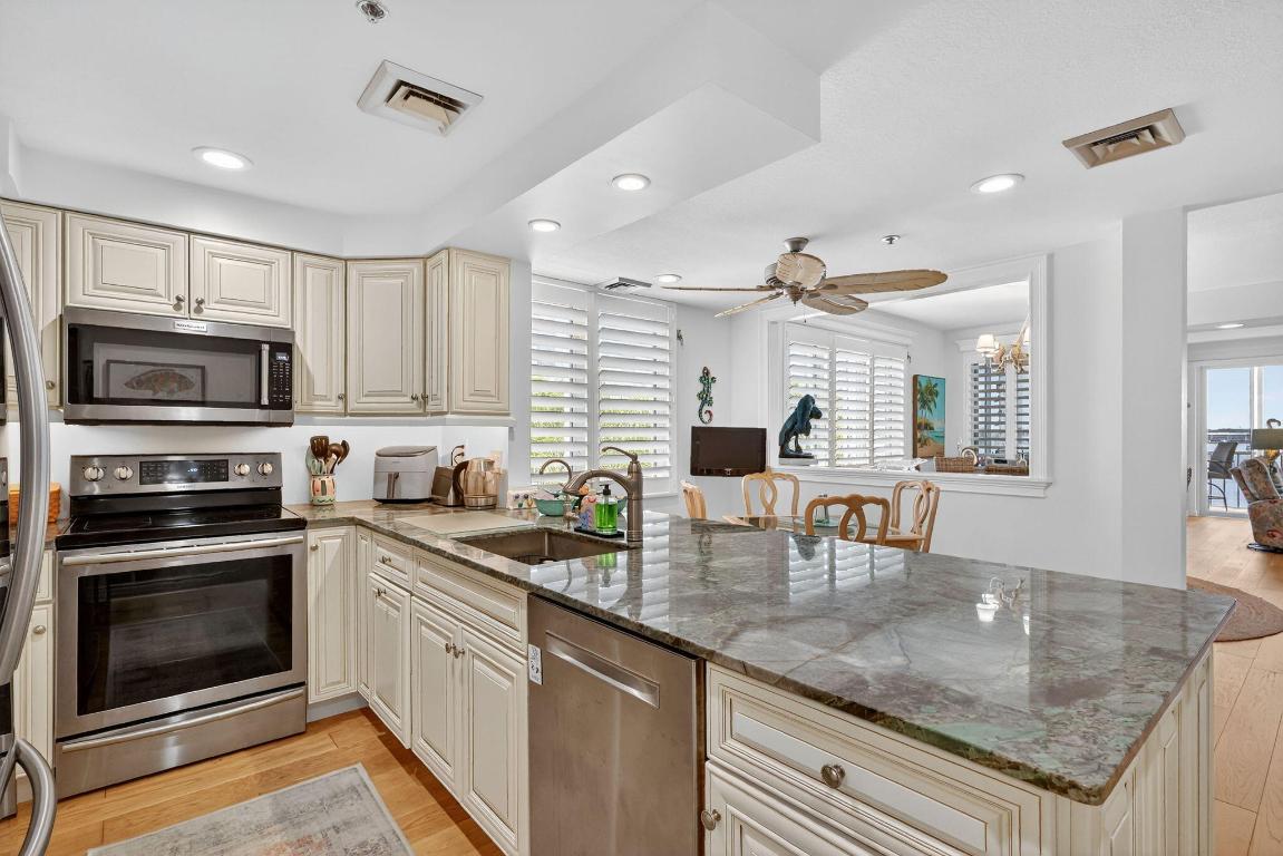 ADMIRALTY CONDO - Residential