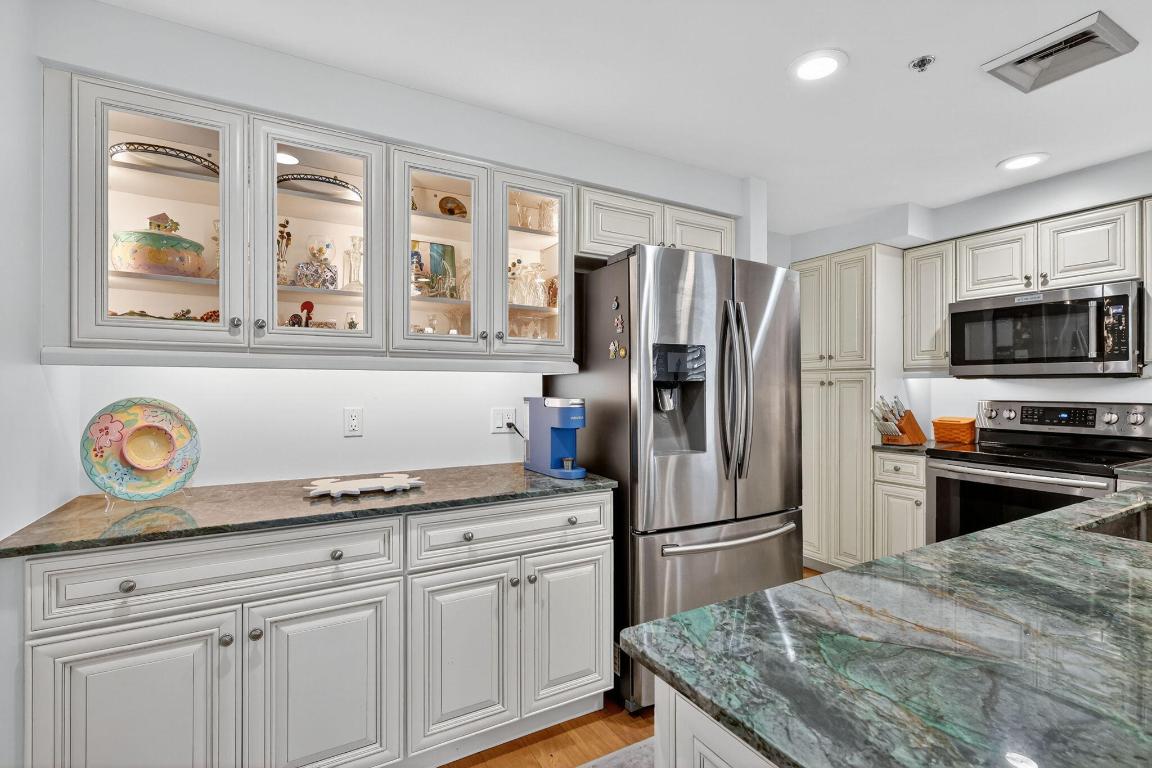 ADMIRALTY CONDO - Residential