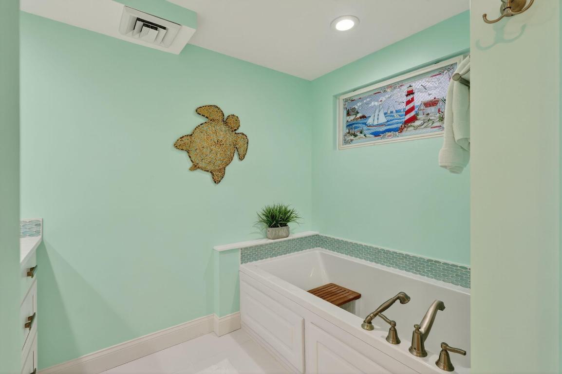 ADMIRALTY CONDO - Residential