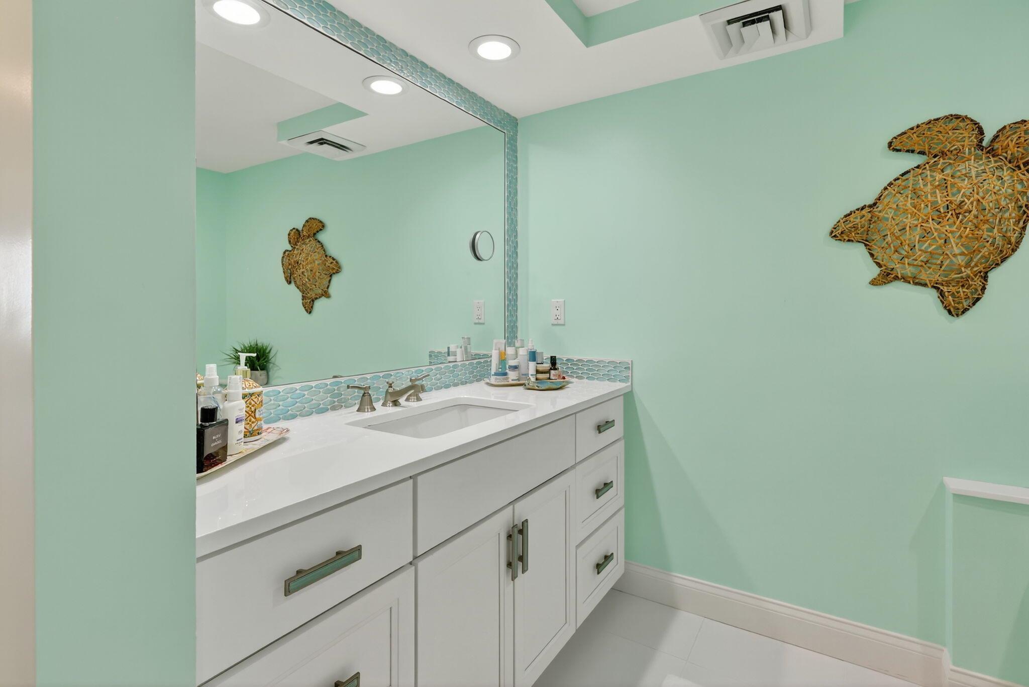 ADMIRALTY CONDO - Residential