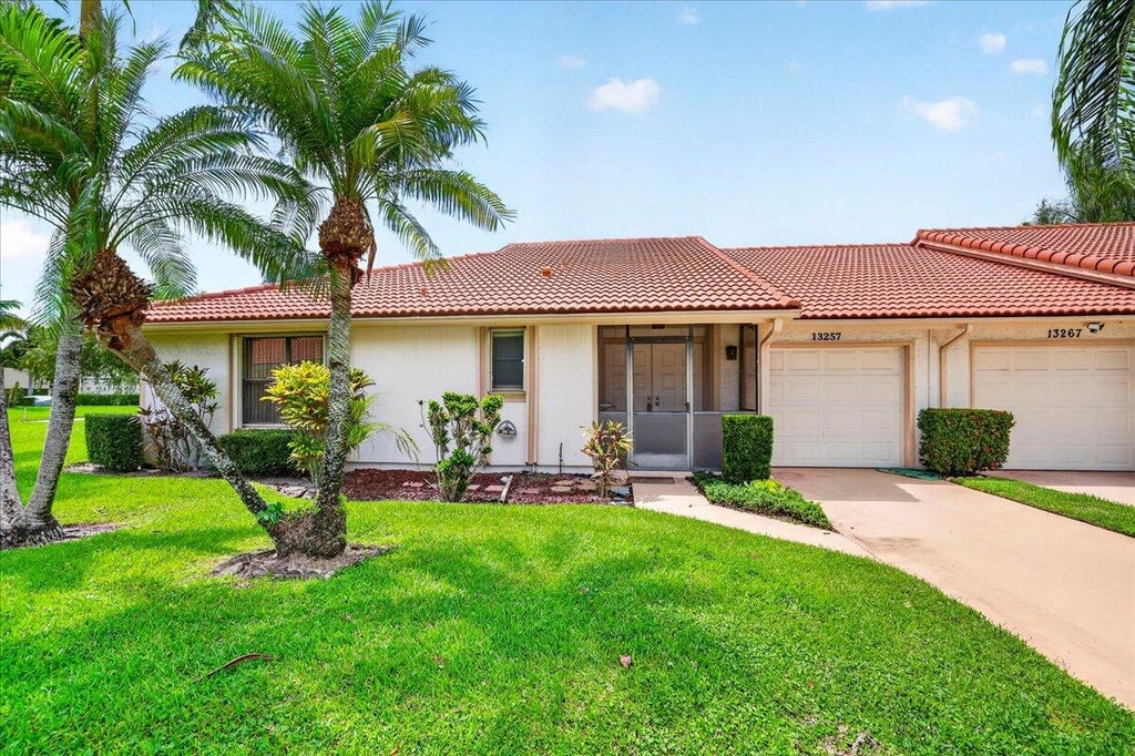 Photo of 13867 EASTPOINTE Way, Palm Beach Gardens, FL 33418 (MLS # B26073416)