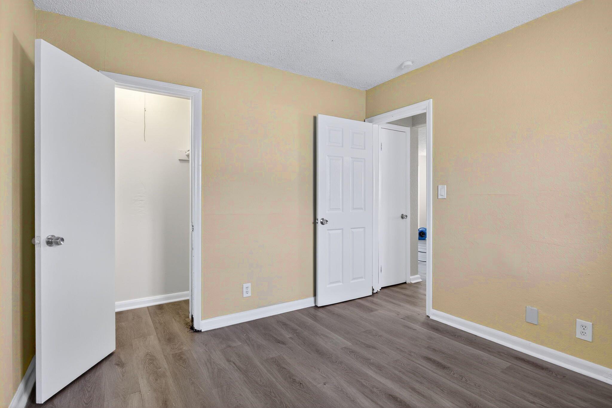 CRESTHAVEN NO 11 - Residential Lease