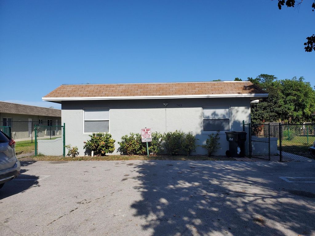 Photo of 743 S Swinton Avenue #1, Delray Beach, FL 33444 (MLS # B26023233)