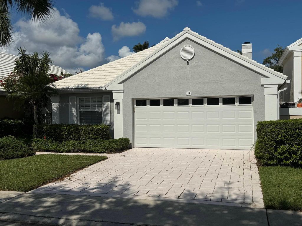 Photo of 14 Brighton Court, Palm Beach Gardens, FL 33418 (MLS # R11041136)
