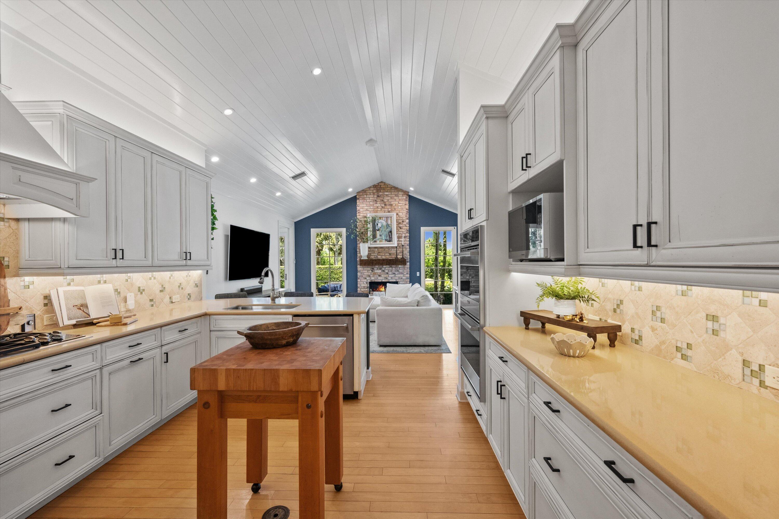 PADDOCK PARK 2 OF WELLINGTON - Residential