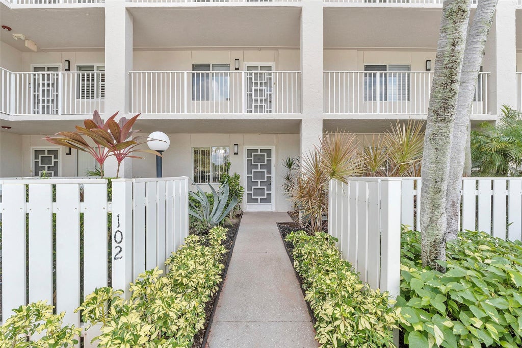 Photo of 14112 Huntington Pointe Drive #102, Delray Beach, FL 33484 (MLS # F10462252)