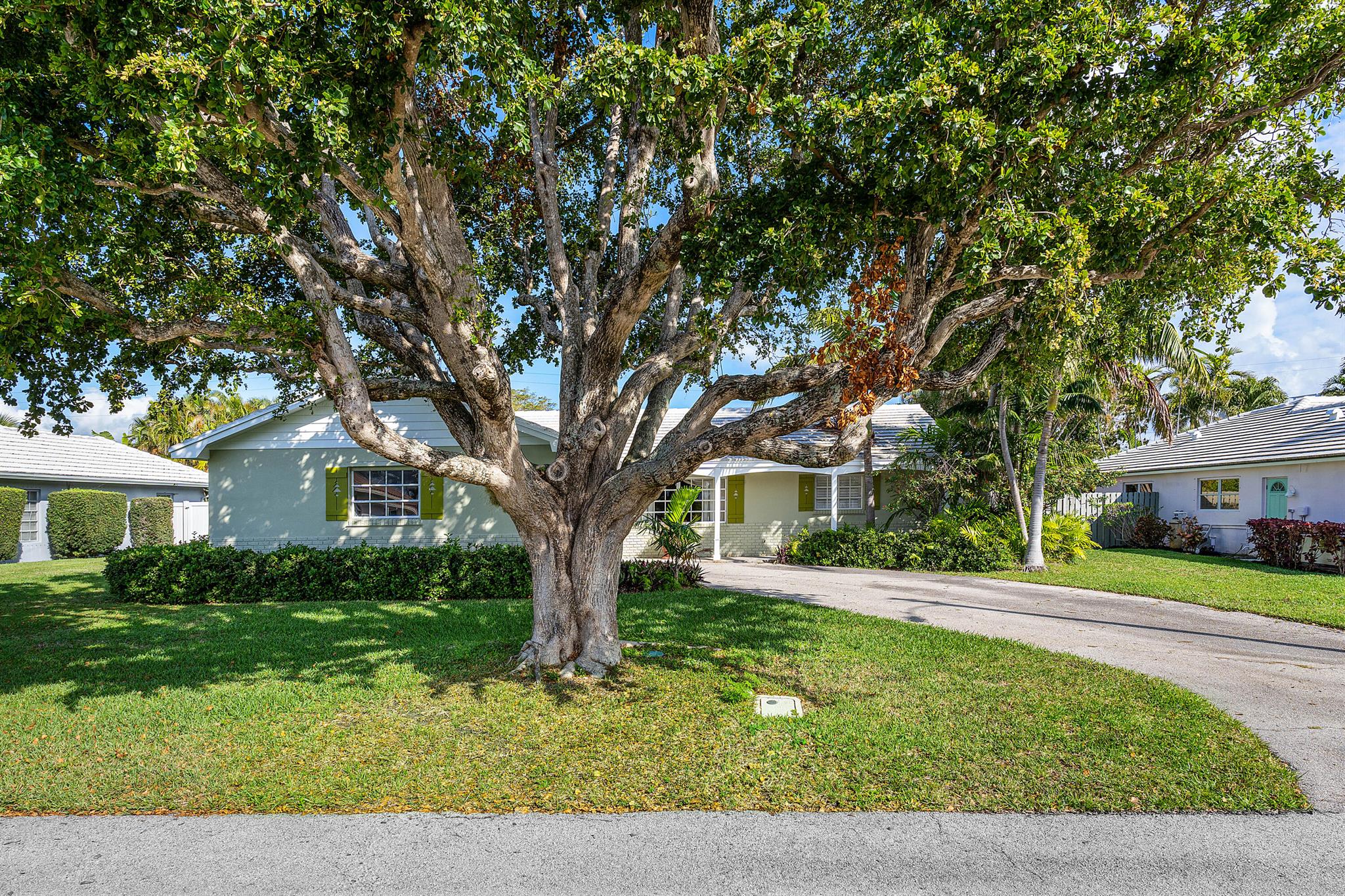 1210 Dolphin Road