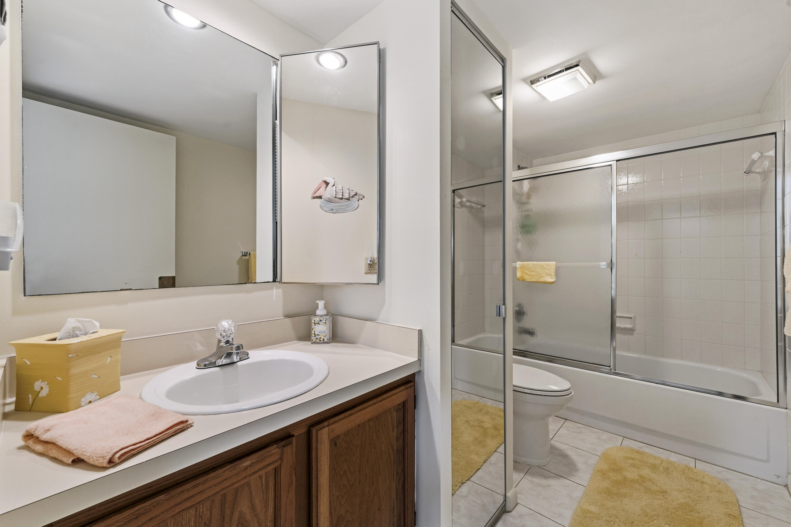 EMERALD LAKES - Residential