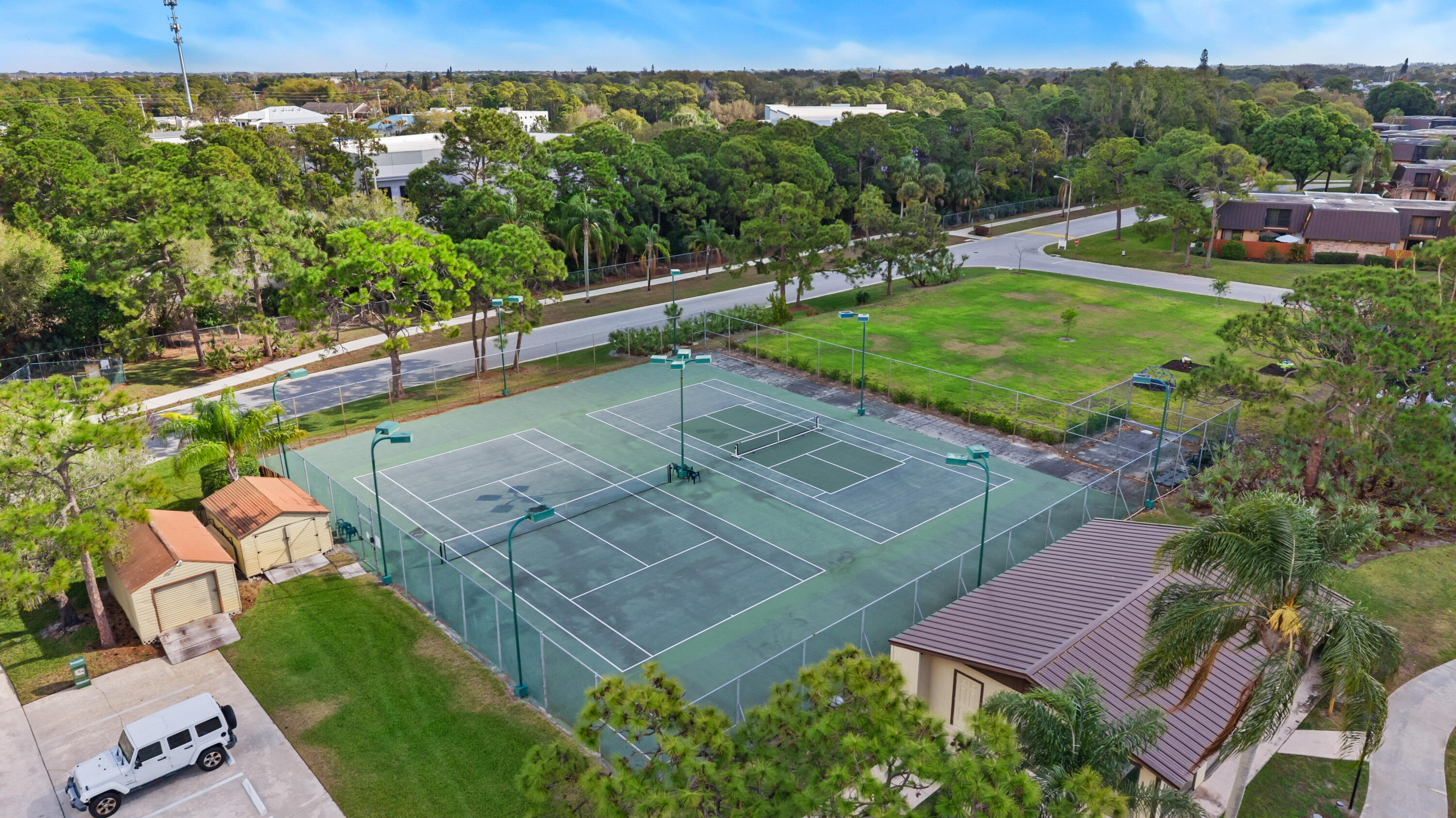 EMERALD LAKES - Residential