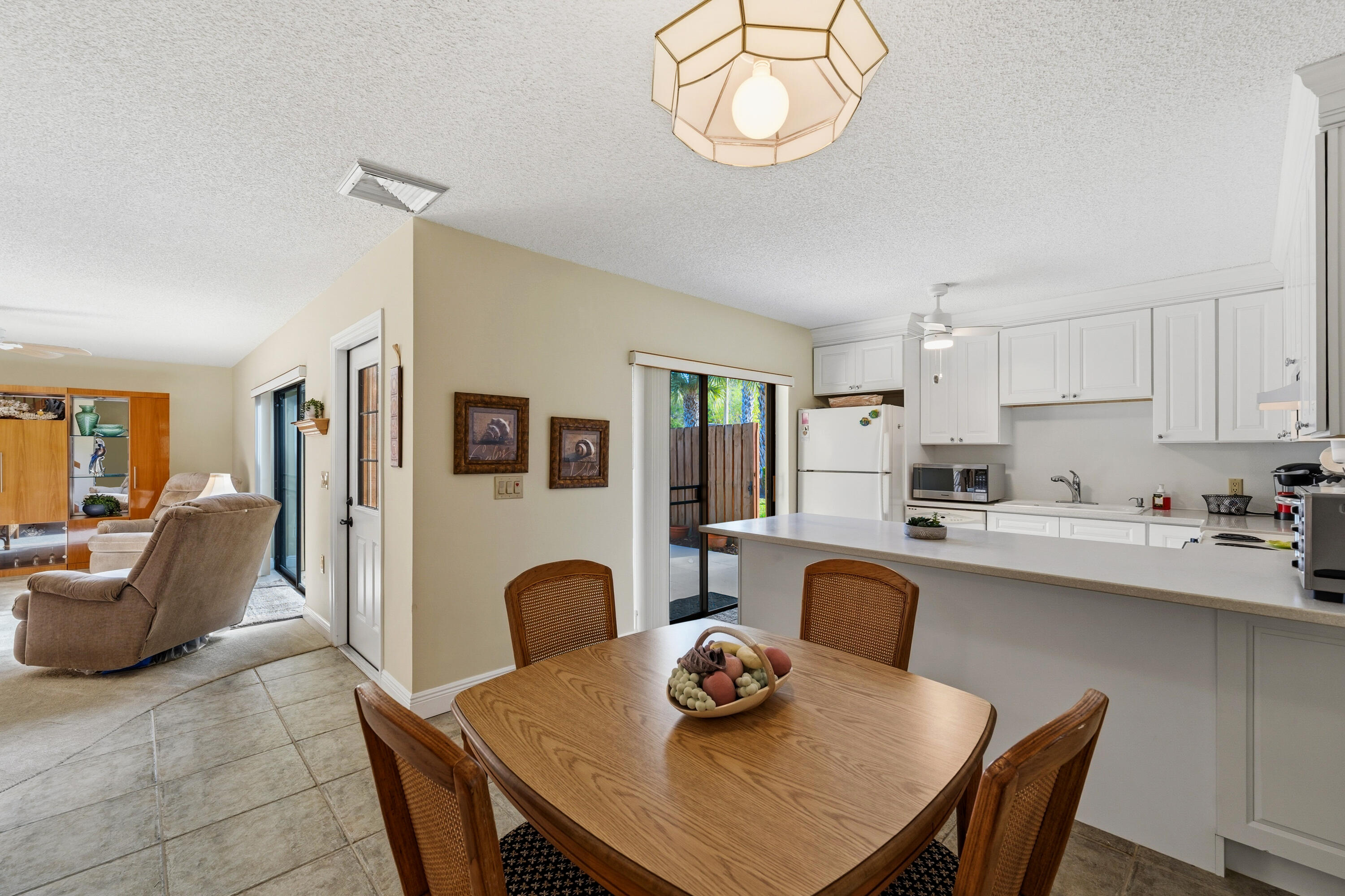 EMERALD LAKES - Residential