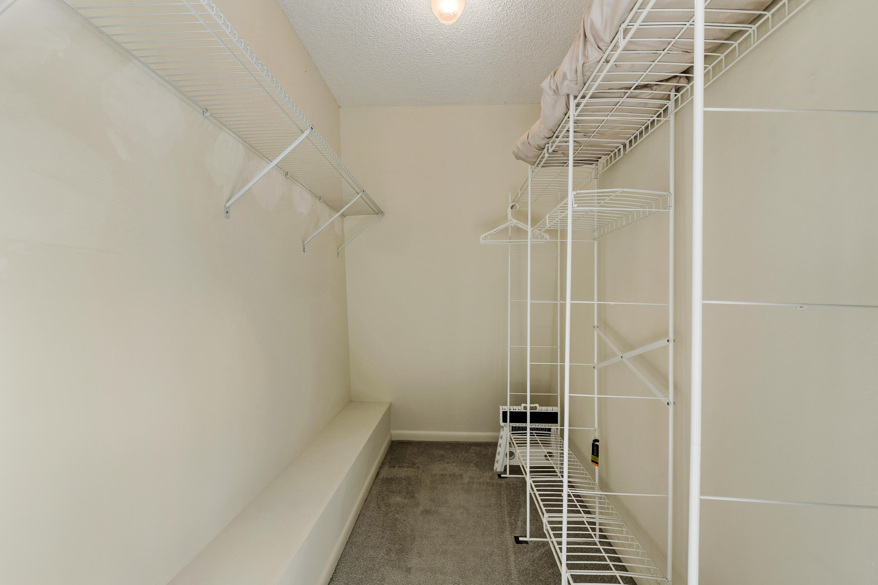 EMERALD LAKES - Residential