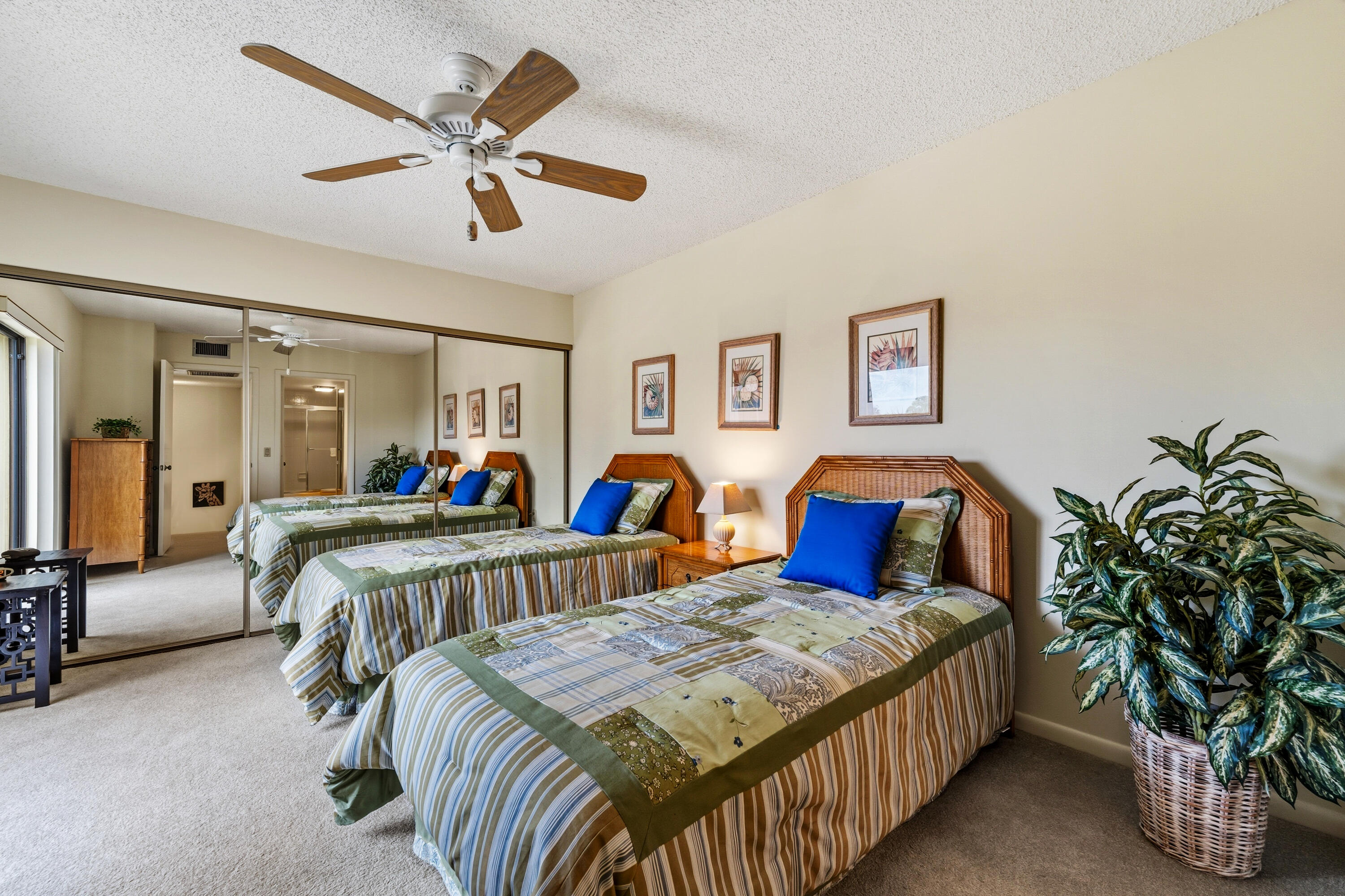 EMERALD LAKES - Residential