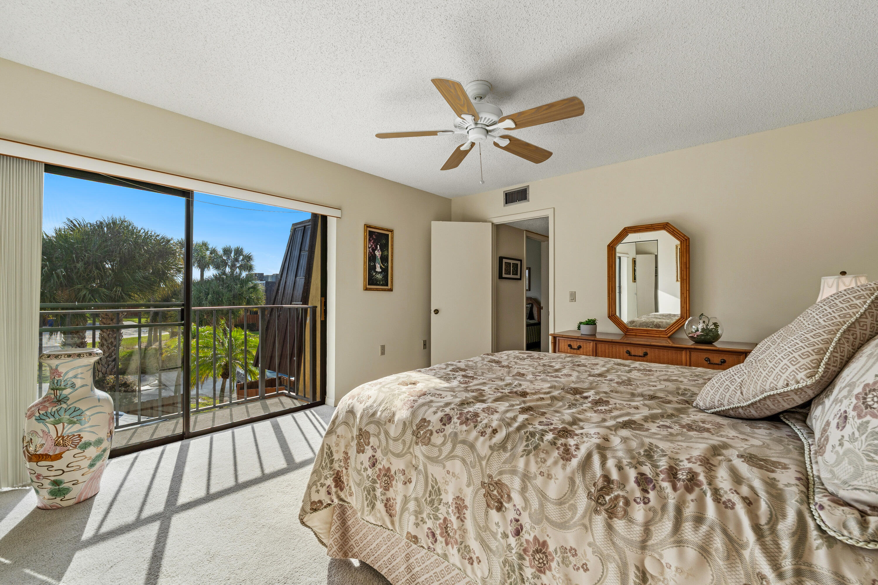 EMERALD LAKES - Residential