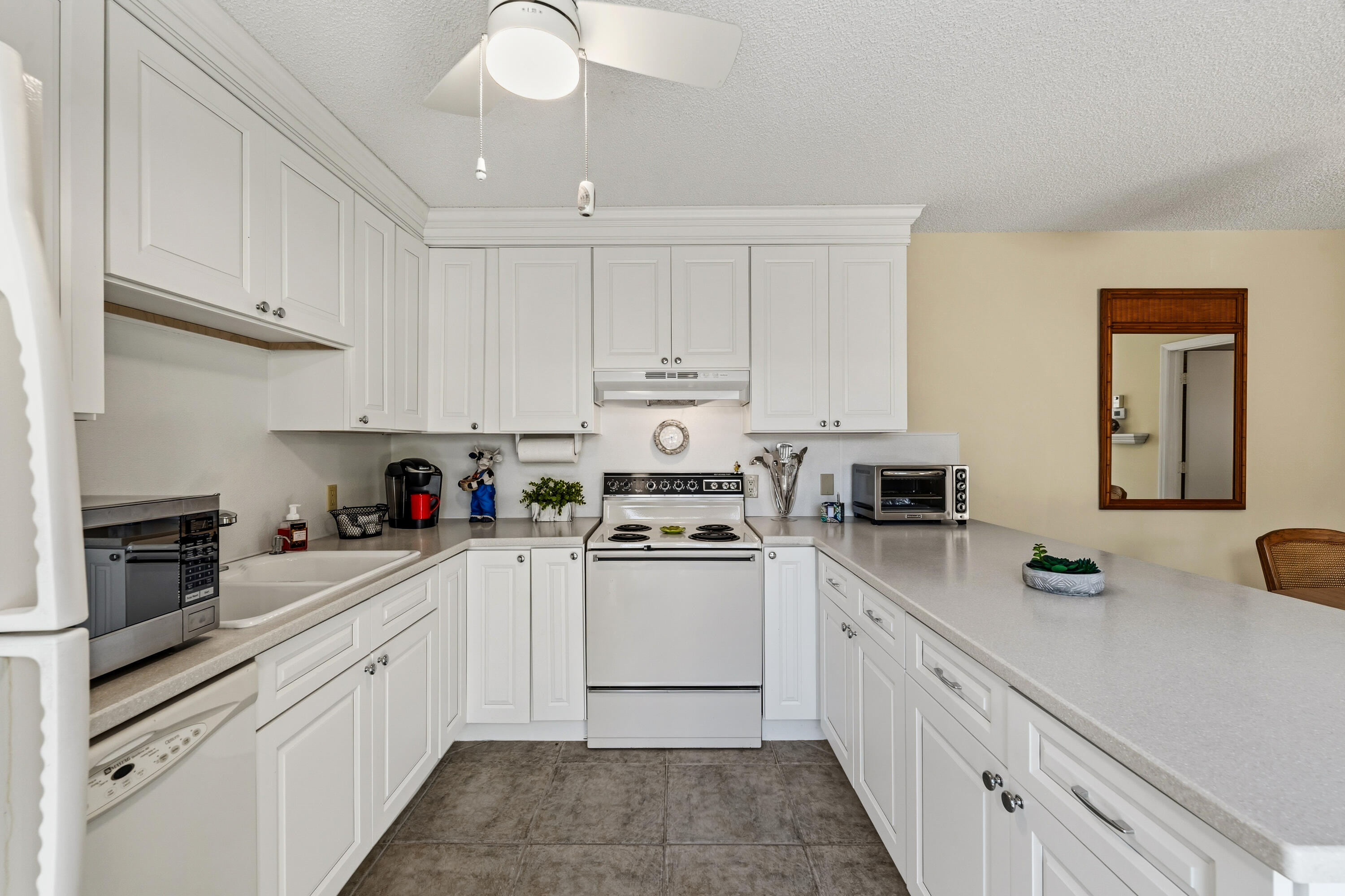 EMERALD LAKES - Residential