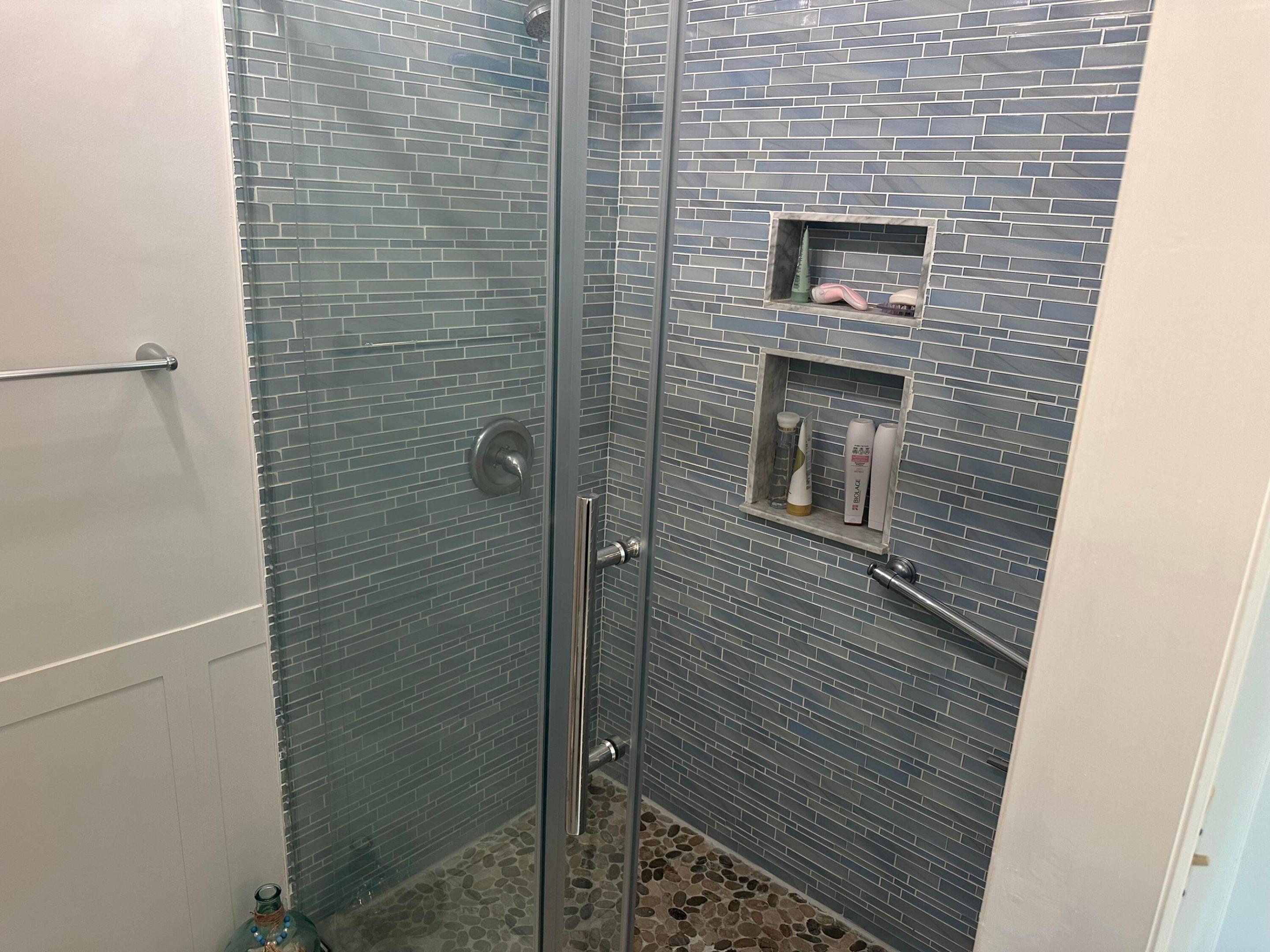 TROPICAL ISLES - Residential