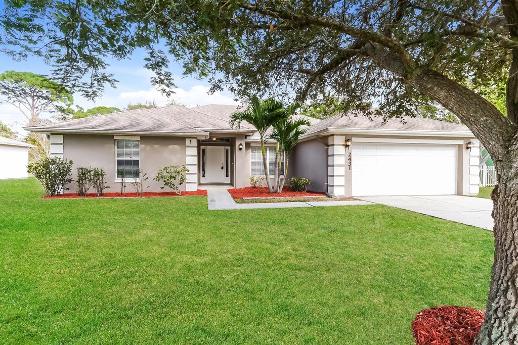 Photo of 2431 SE Gilbert Avenue, Port Saint Lucie, FL 34952 (MLS # R11043888)