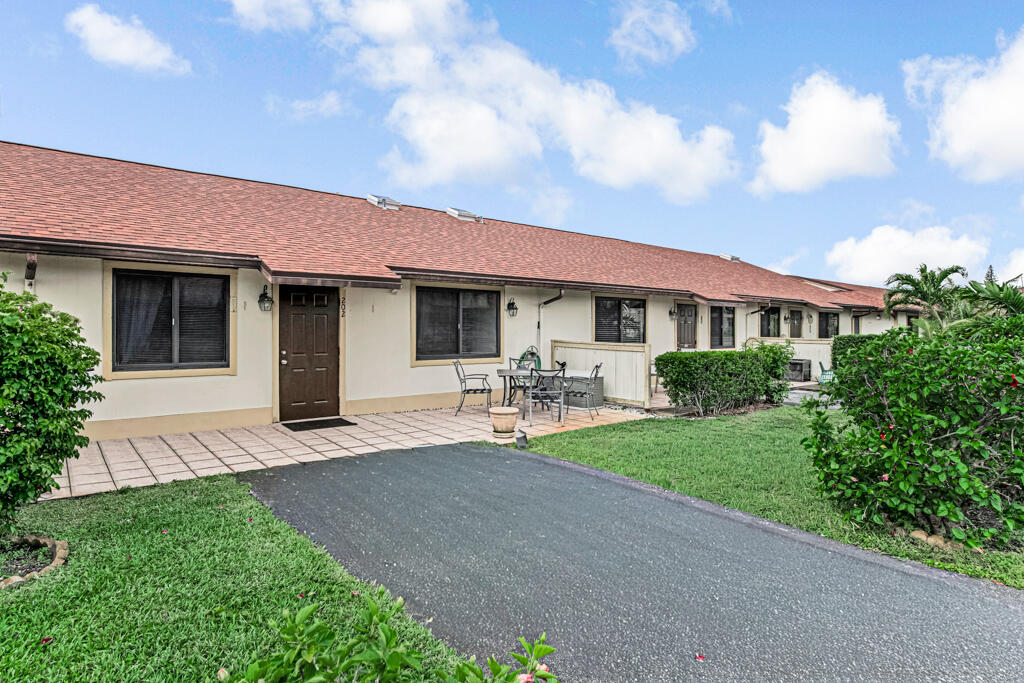 REDDING MANOR CONDO - Residential