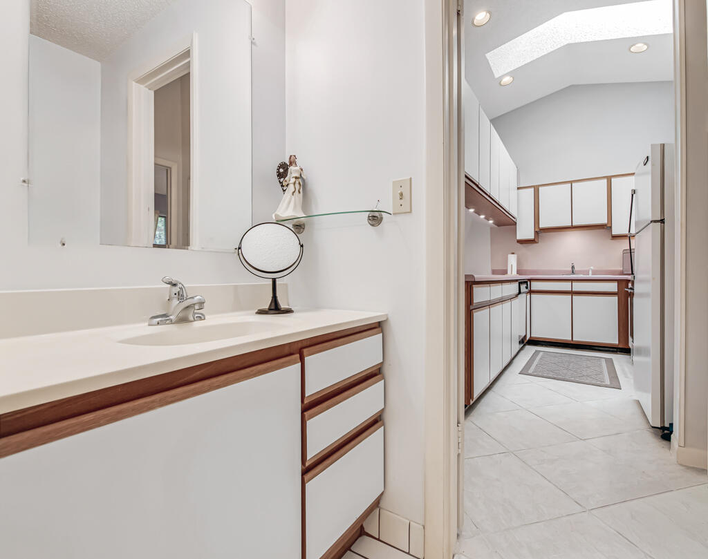 REDDING MANOR CONDO - Residential