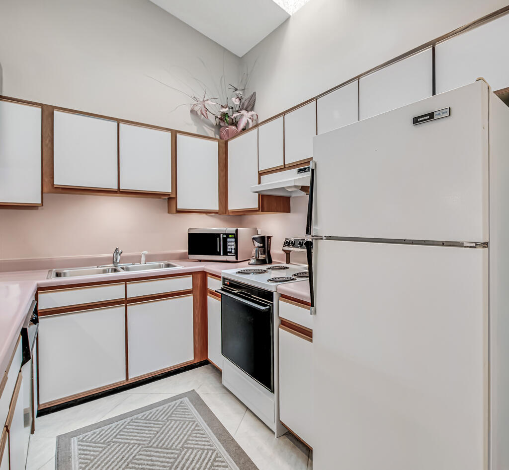 REDDING MANOR CONDO - Residential