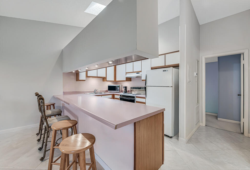 REDDING MANOR CONDO - Residential